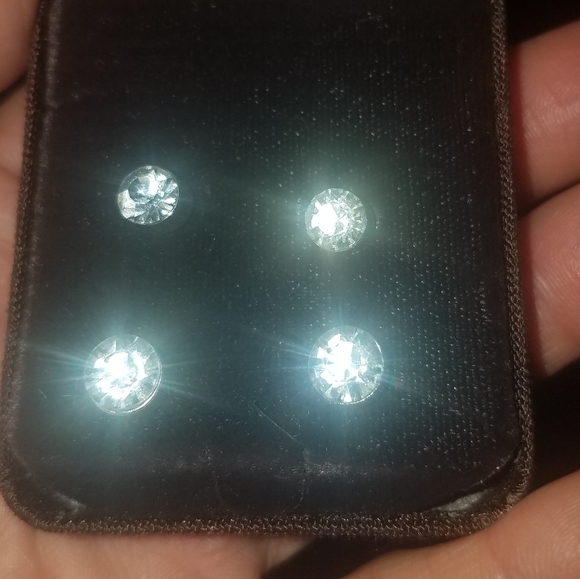 Jewelry - Gorgeous crystal or faux diamond vintage earrings